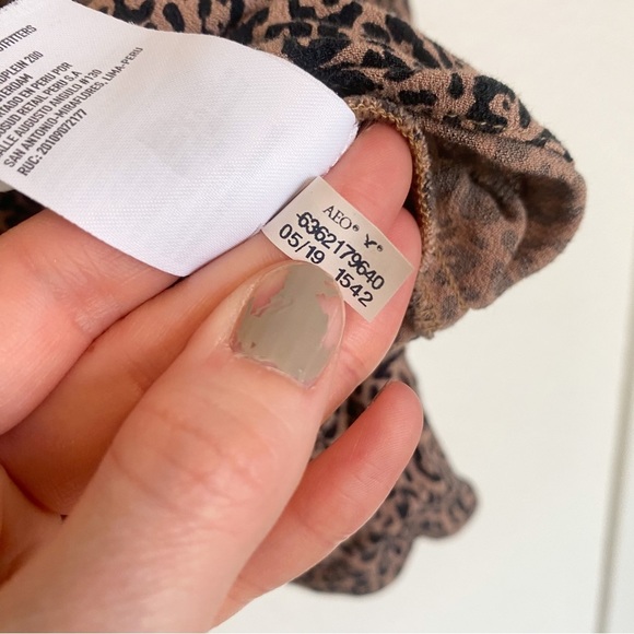 American Eagle Blouse Womens Animal Print Cropped Shirt Boho Large - Picture 7 of 10